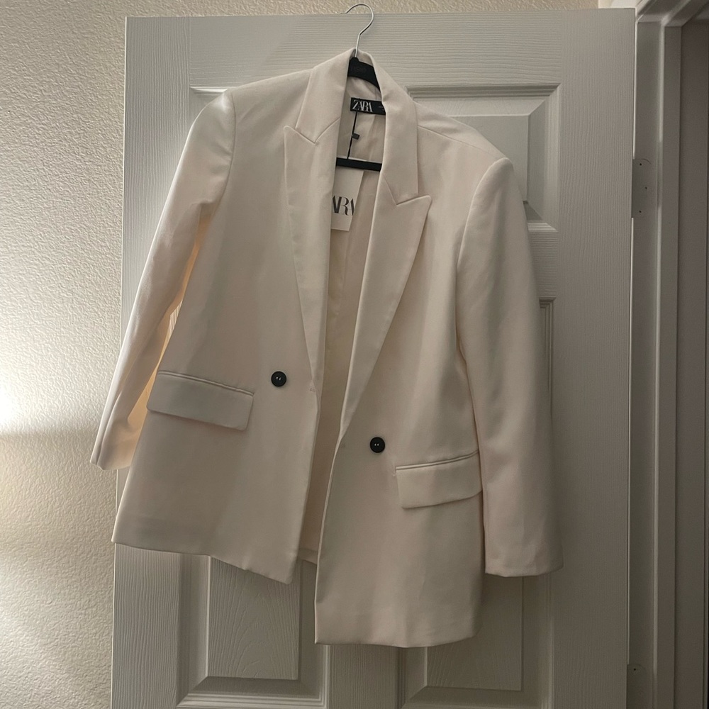 White blazer - Picture 5 of 16